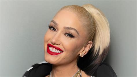 Gwen Stefani looks nearly nude in flesh